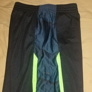 Men's basketball shorts small